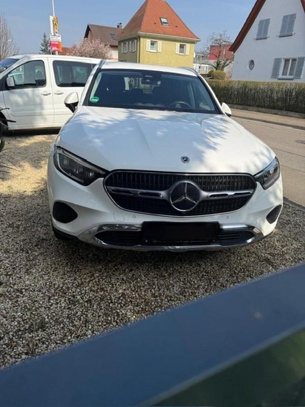 Gebraucht Mercedes GLC220 Advanced 197 PS (144 kW) 2023 Weiß SUV