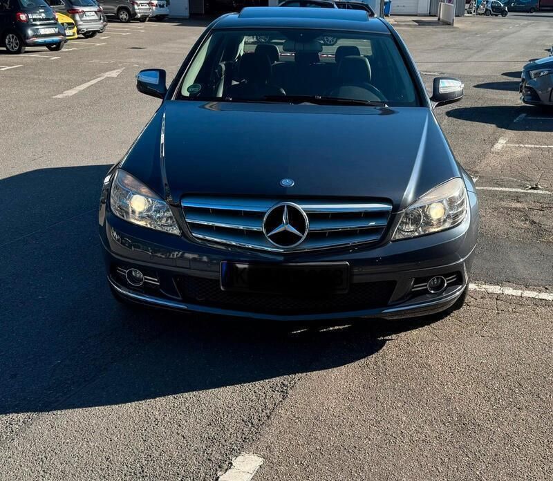 Grau Gebraucht 2007 Mercedes C220 Avantgarde Limousine | 10.650 € (Teuer) - Bild 1/4