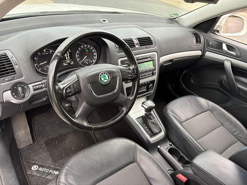 Gebraucht Skoda Octavia Elegance 160 PS (117 kW) 2011 Weiß Limousine