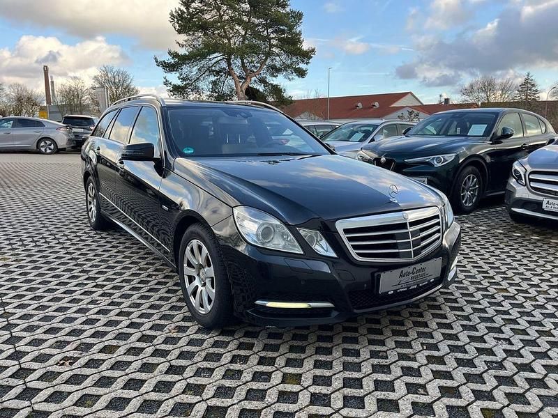Gebraucht Mercedes E220 170 PS (125 kW) 2011 Schwarz Kombi