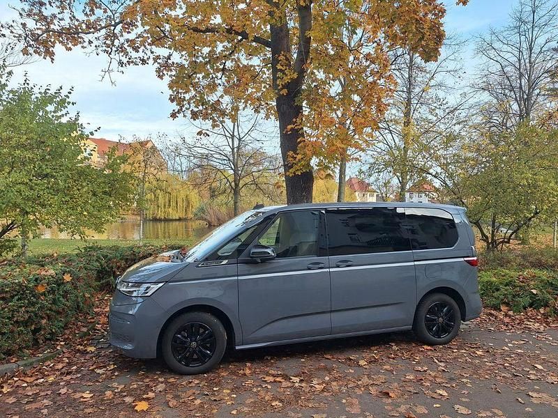 Grau Gebraucht 2022 VW Multivan Life Van | 45.500 € (Fairer Preis) - Bild 1/4