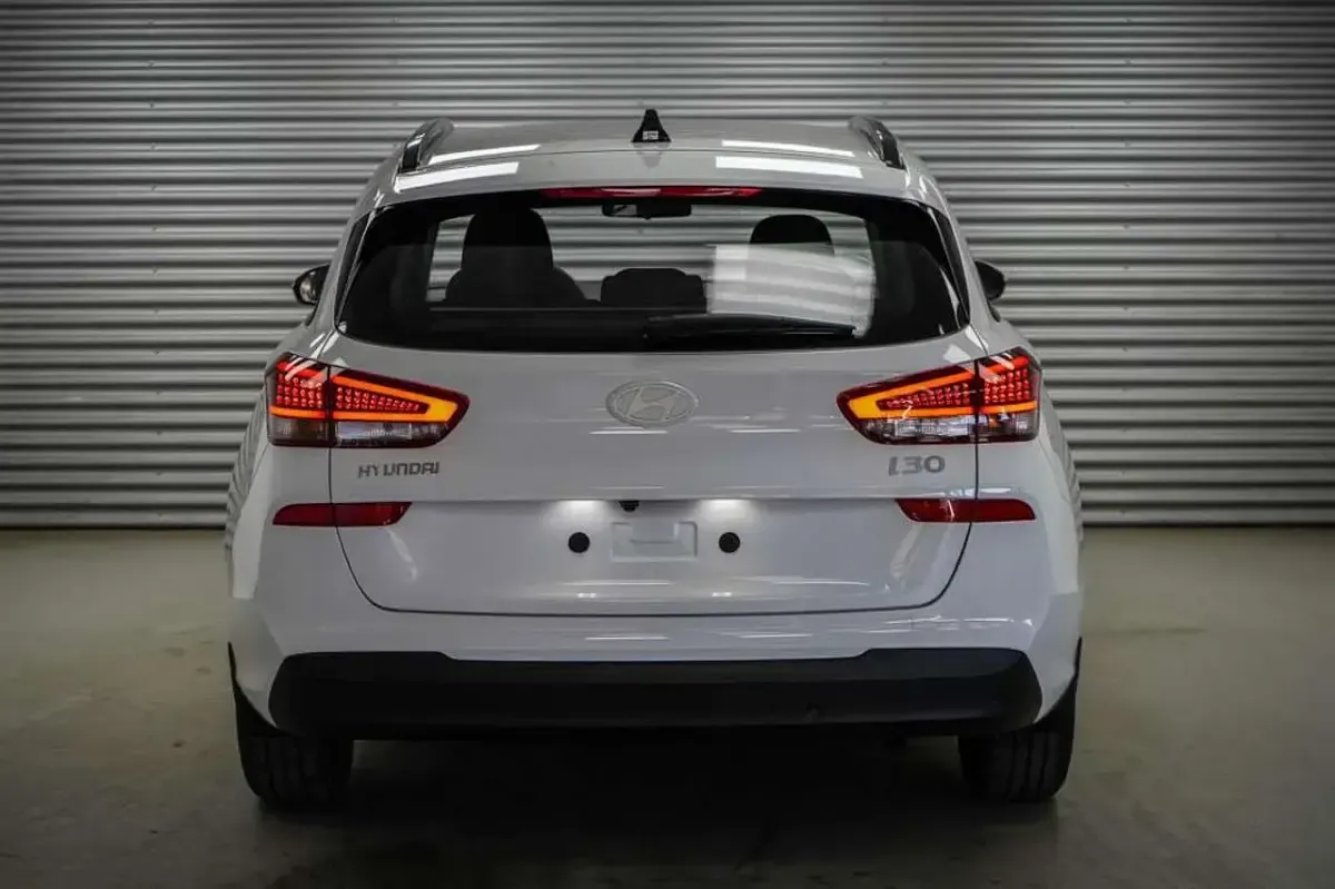 Neu Hyundai i30 99 PS (72 kW) 2026 Atlas white uni () Kombi