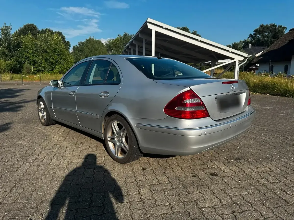 Gebraucht Mercedes E240 AMG 177 PS (130 kW) 2002 Silber Limousine