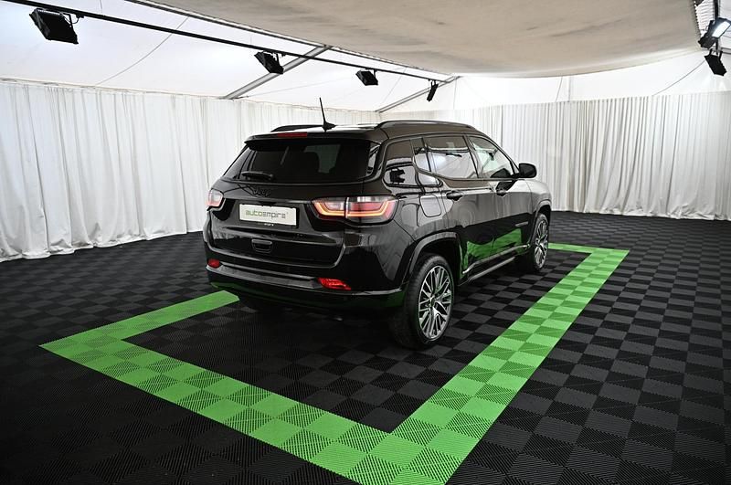 Gebraucht Jeep Compass Summit 96 PS (70 kW) 2025 Schwarz SUV