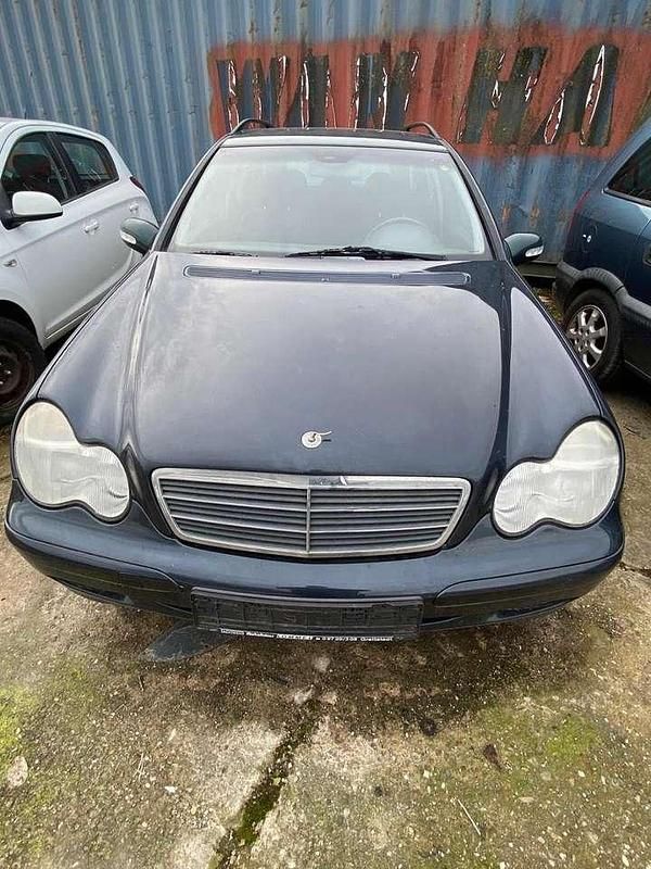 Smaragdschwarz metalliclack Gebraucht 2002 Mercedes C220 Kombi | 999 € (Superpreis) - Bild 1/4