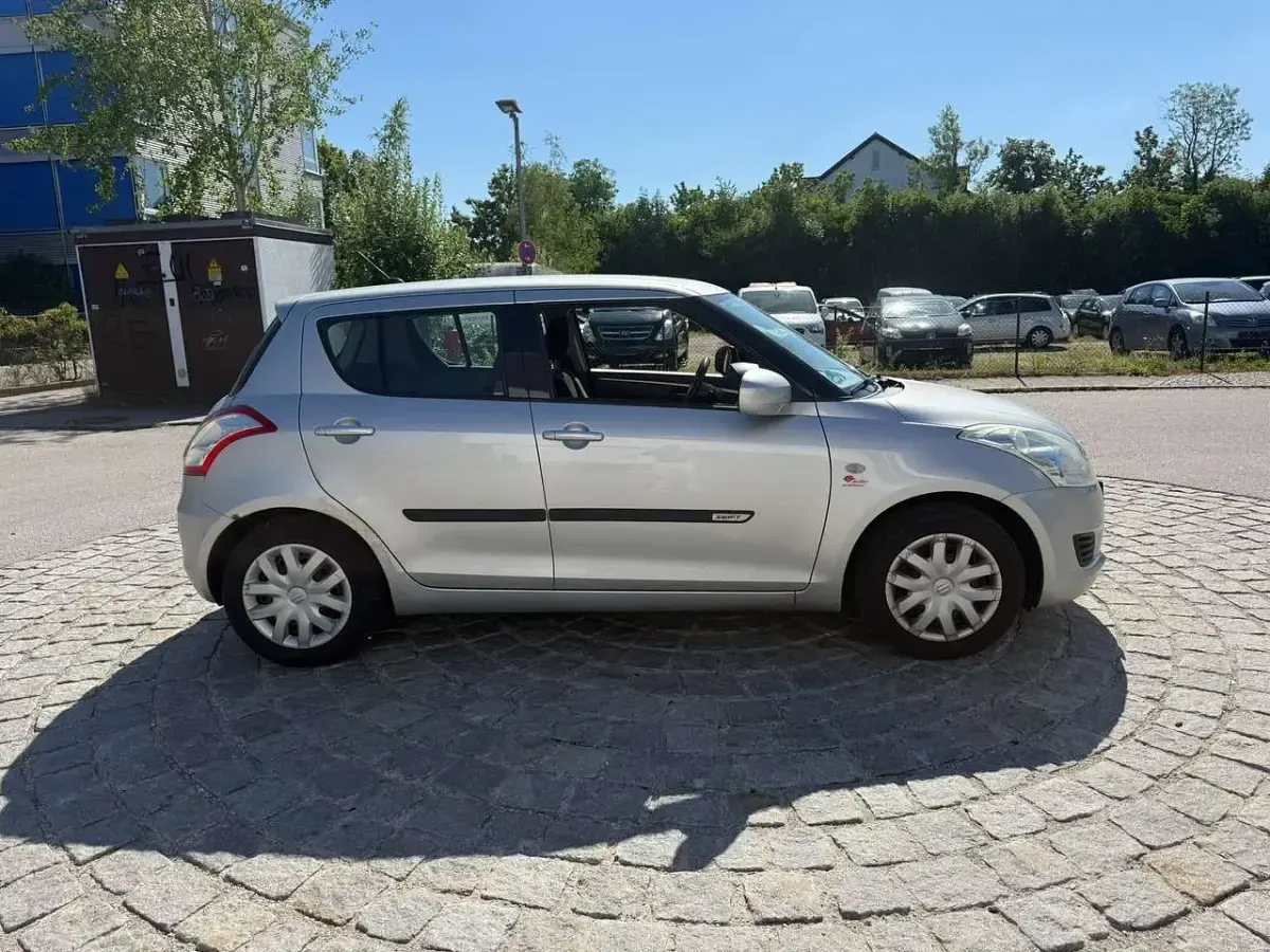 Gebraucht Suzuki Swift Club 94 PS (69 kW) 2011 Silber Kleinwagen
