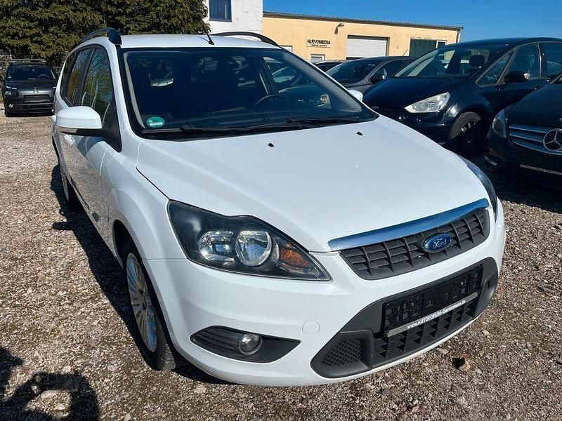 Gebraucht Ford Focus Titanium 109 PS (80 kW) 2010 Weiß Limousine
