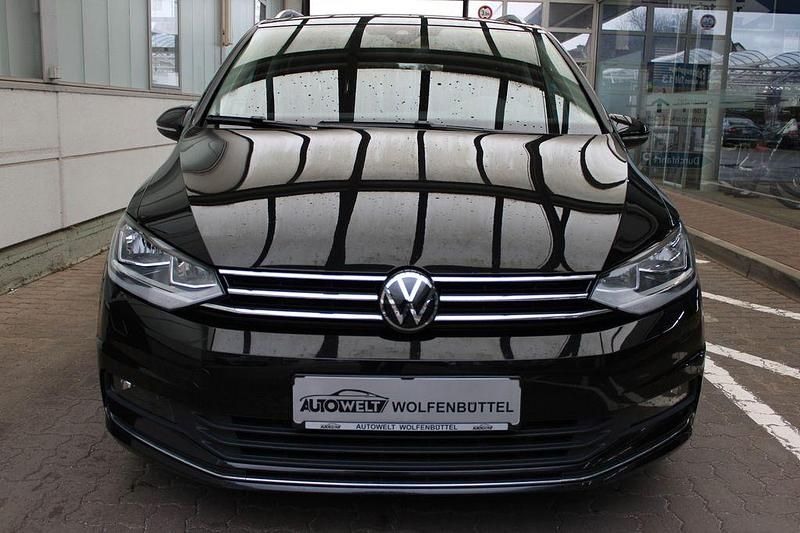 Gebraucht VW Touran Highline 150 PS (110 kW) 2023 Schwarz Van / Kleinbus