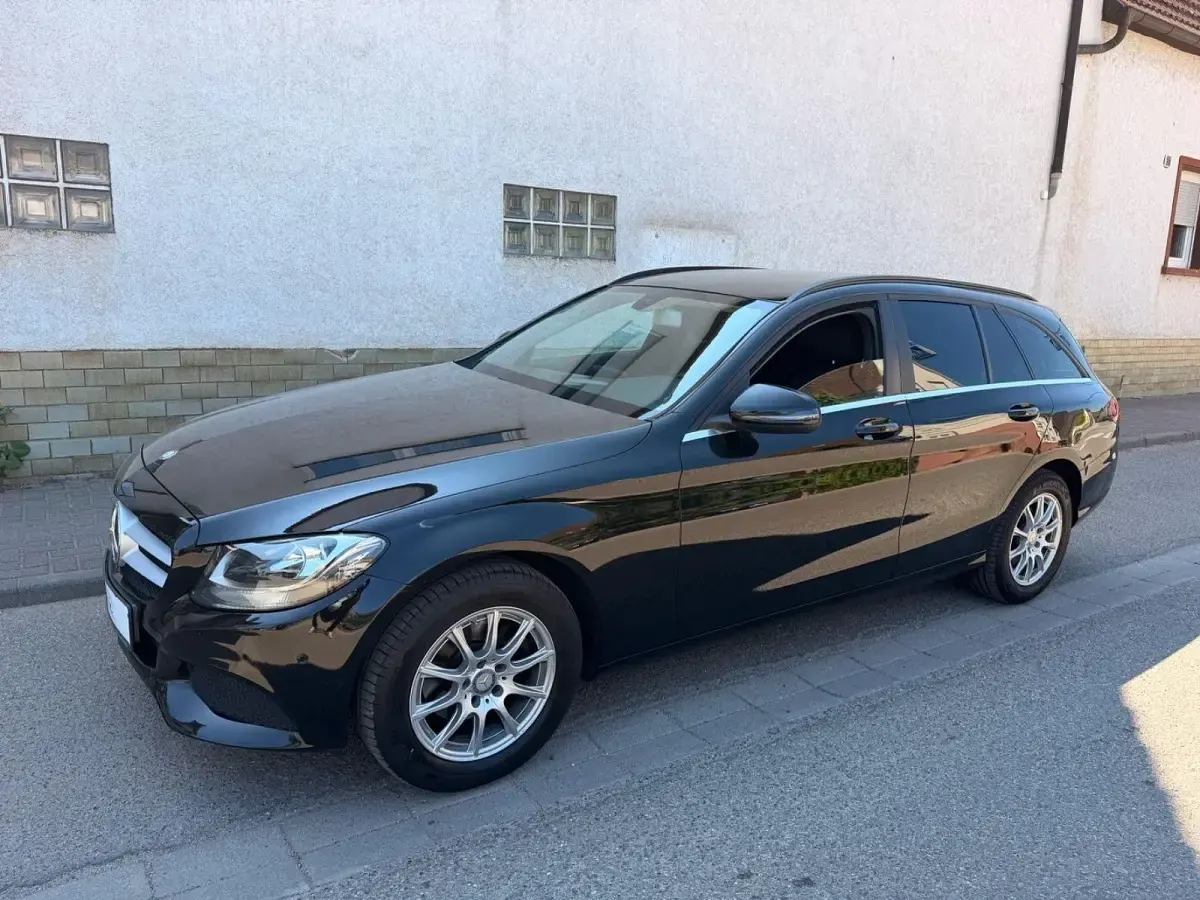 Second-hand Mercedes C180 156 CP (114 kW) 2016 Negru Break