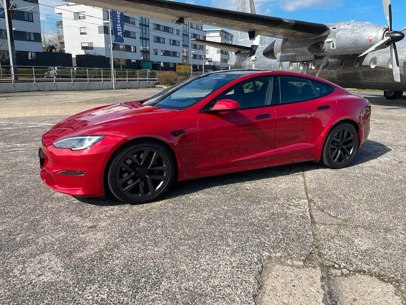 Rot Gebraucht 2022 Tesla Model S Plaid Kleinwagen | 79.876 € (Teuer) - Bild 1/4