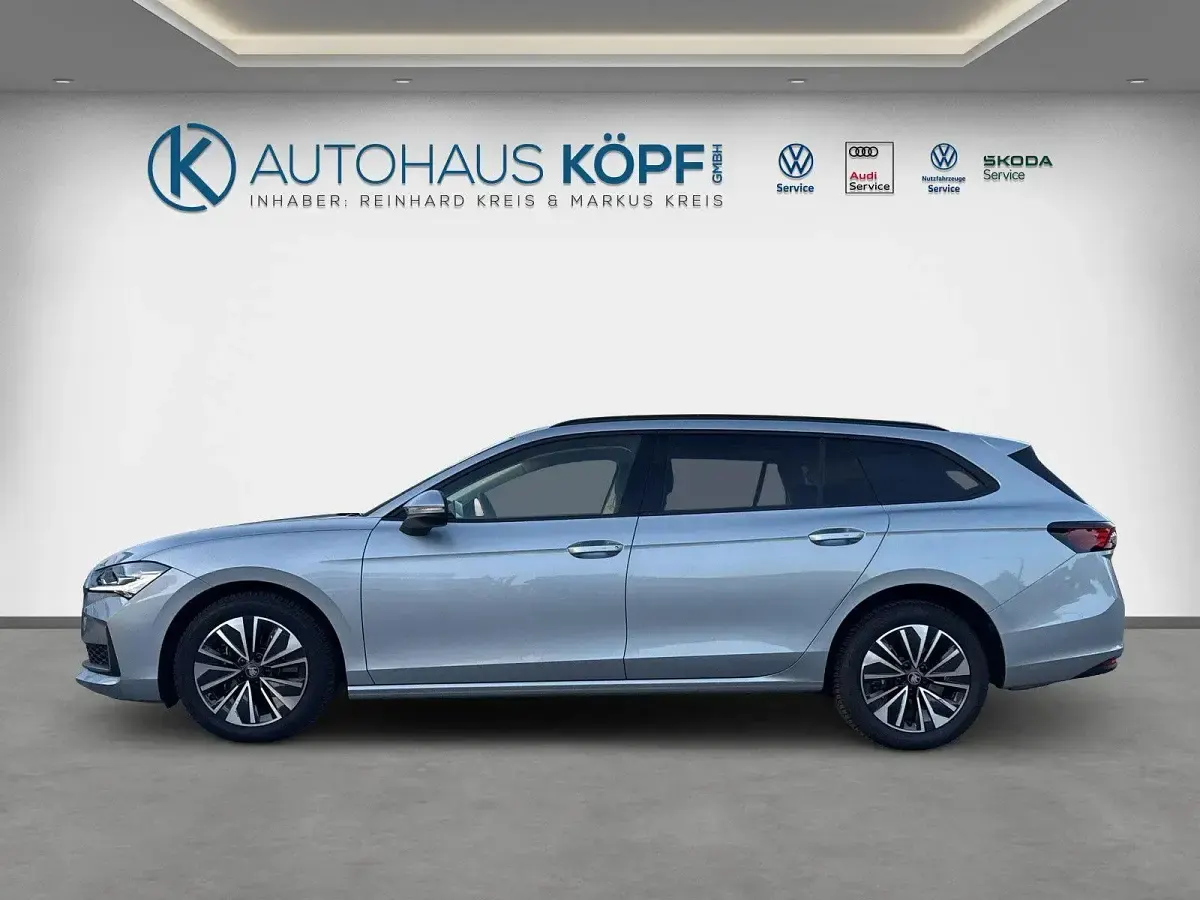 Gebraucht Skoda Superb 265 PS (194 kW) 2025 Pebble silber metallic Kombi