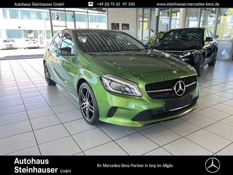 Elbaitgrün Gebraucht 2016 Mercedes A180 Urban Limousine | 15.900 € (Etwas zu teuer) - Bild 1/4