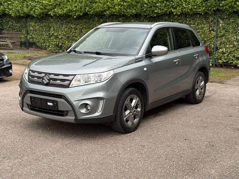 Grau Gebraucht 2017 Suzuki Vitara Active SUV | 12.995 € (Fairer Preis) - Bild 1/4