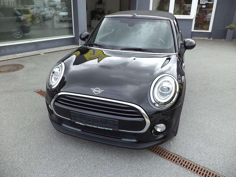 Gebraucht Mini Cooper Cabriolet 136 PS (100 kW) 2019 Midnight black metallic Cabrio