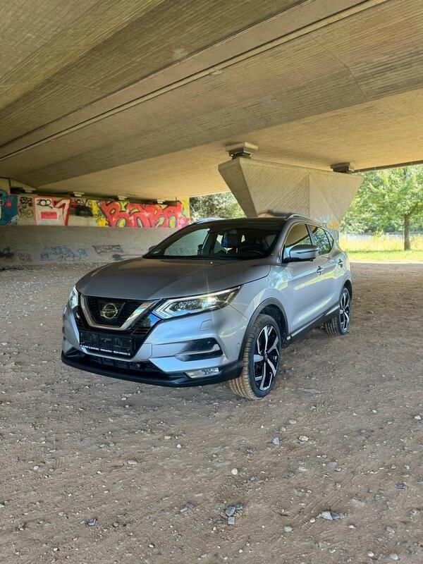 Silber Gebraucht 2017 Nissan Qashqai 360º SUV | 17.000 € (Etwas zu teuer) - Bild 1/4