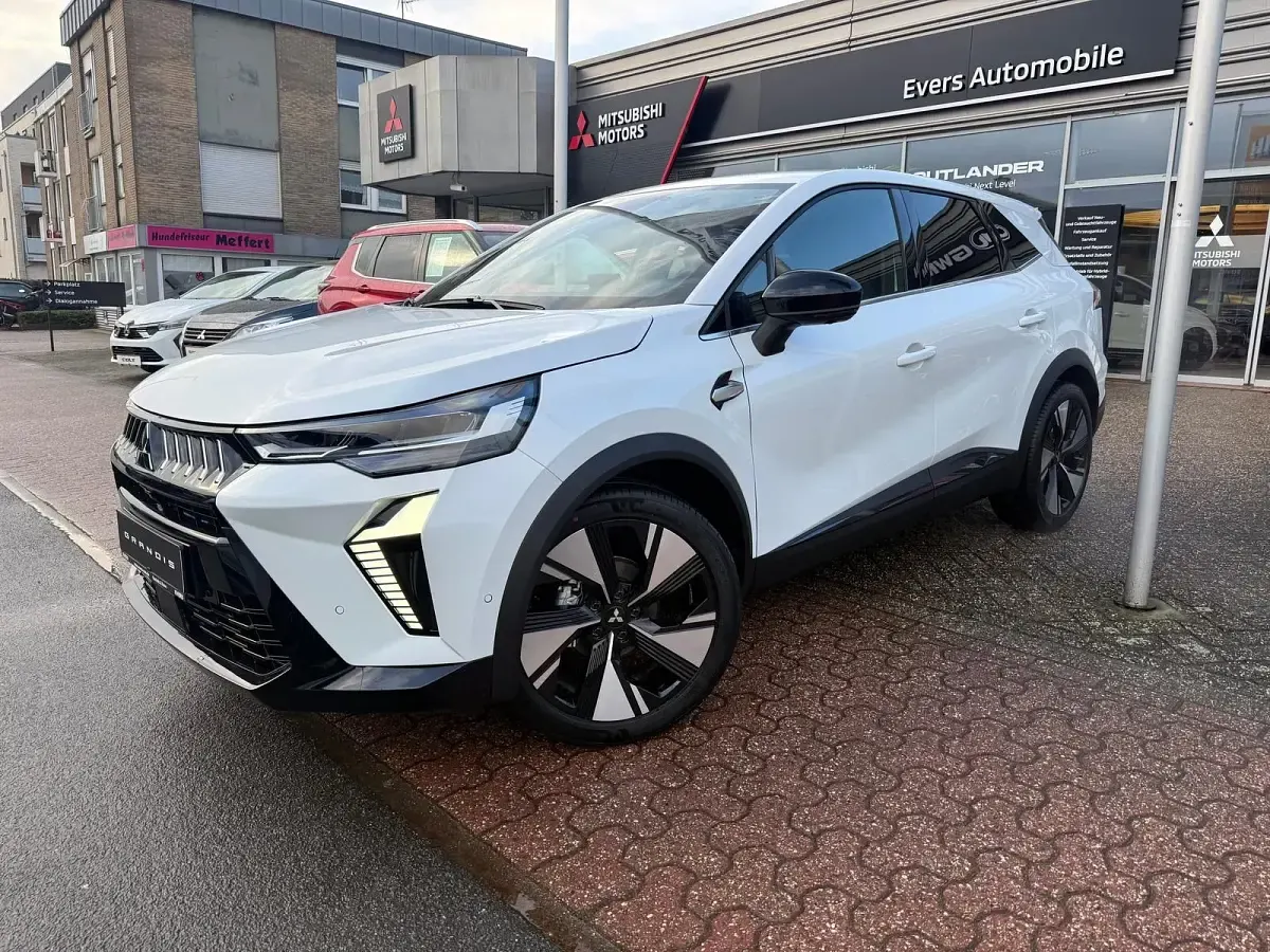 Neu Mitsubishi Grandis Edition 141 PS (103 kW) 2026 Himalayaweiß SUV