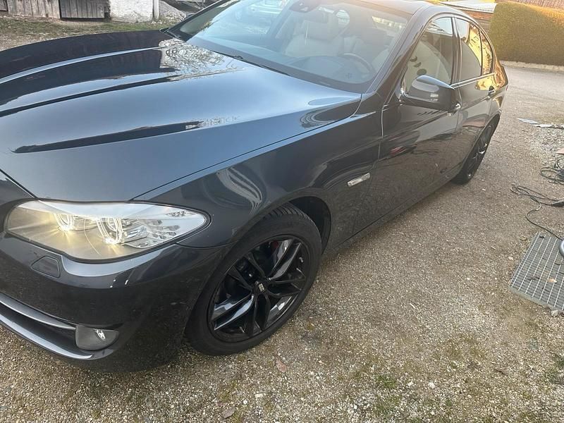 Gebraucht BMW 528 258 PS (189 kW) 2011 Grau Limousine