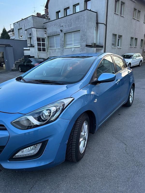 Gebraucht Hyundai i30 90 PS (66 kW) 2013 Blau Limousine