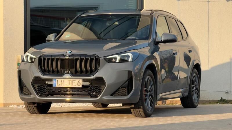 Grau Gebraucht 2024 BMW X1 Efficient Dynamics SUV | 54.590 € - Bild 1/4