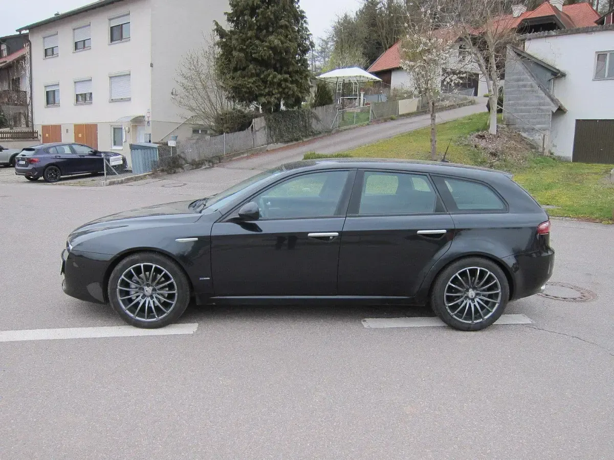 Second-hand Alfa Romeo 159 140 CP (102 kW) 2010 Negru Break