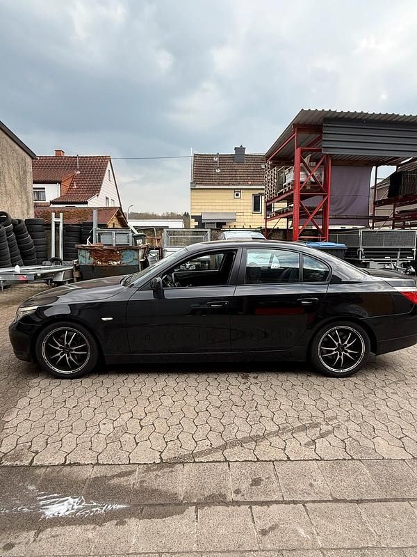Second-hand BMW 525 218 CP (160 kW) 2007 Negru Berlinǎ