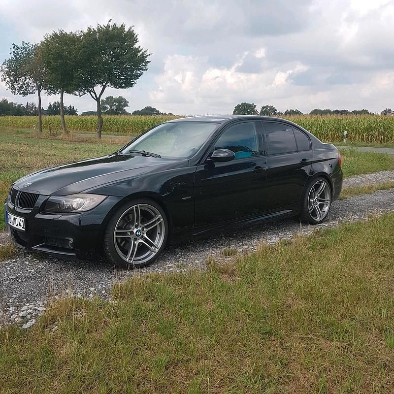 Schwarz Gebraucht 2006 BMW 330 Limousine | 7.500 € (Teuer) - Bild 1/4