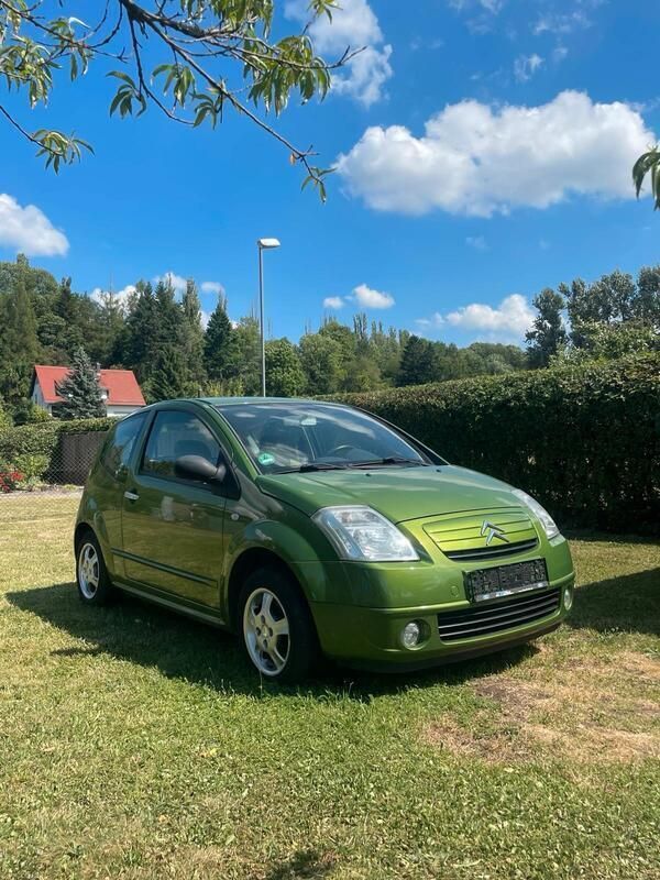 Grün Gebraucht 2004 Citroën C2 Kleinwagen | 1.500 € (Fairer Preis) - Bild 1/4