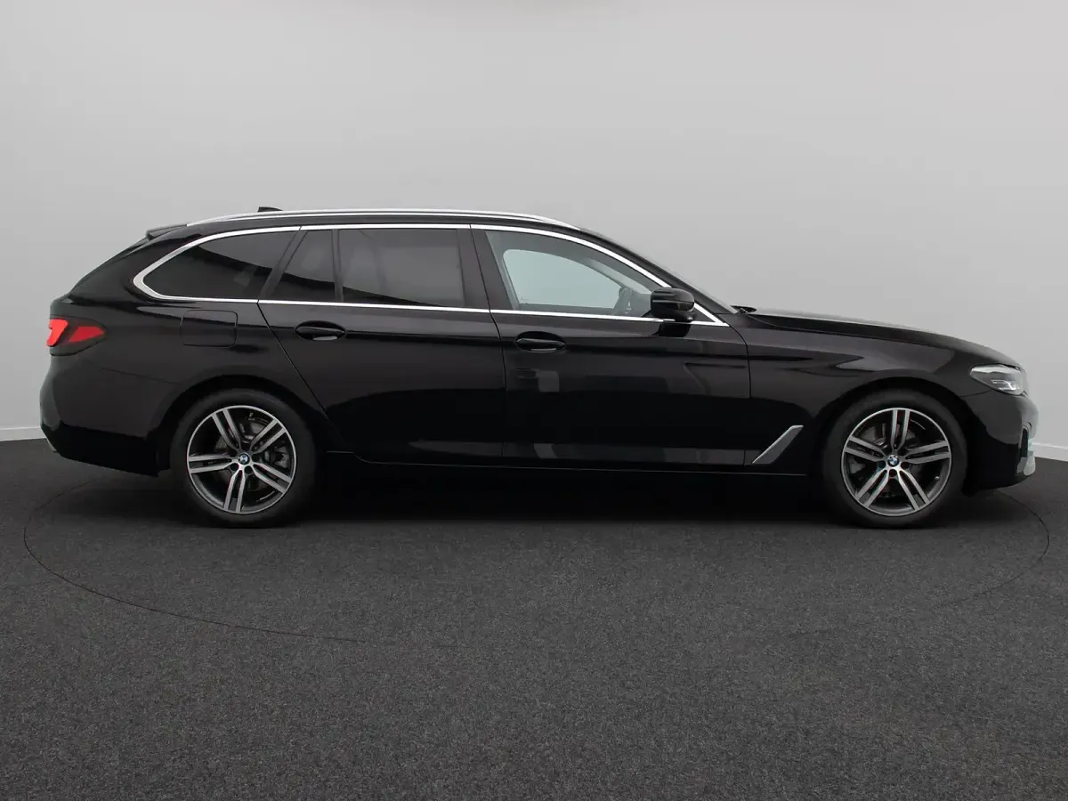 Gebraucht BMW 520 Sport Line 190 PS (139 kW) 2021 Schwarz ii  668schwarz Limousine