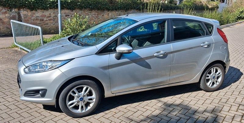 Gebraucht Ford Fiesta SYNC Edition 80 PS (58 kW) 2016 Silber Kleinwagen