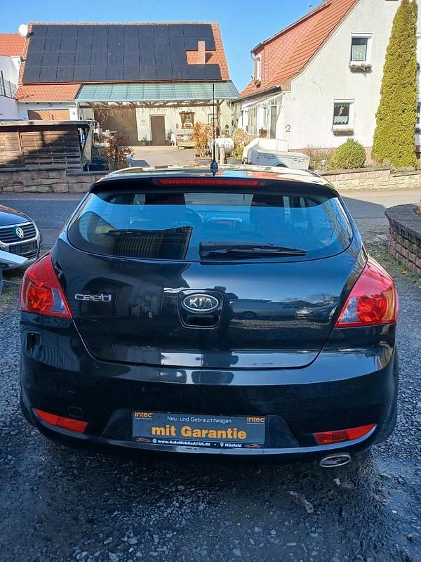Gebraucht Kia Ceed 109 PS (80 kW) 2009 Schwarz Kleinwagen