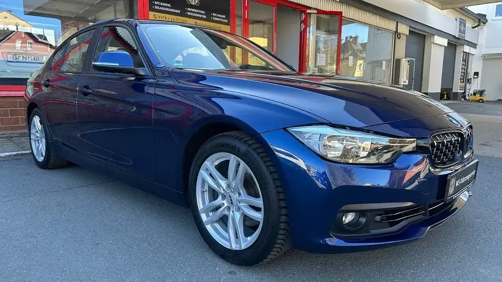 Gebraucht BMW 330 Advantage 184 PS (135 kW) 2017 Blau Limousine