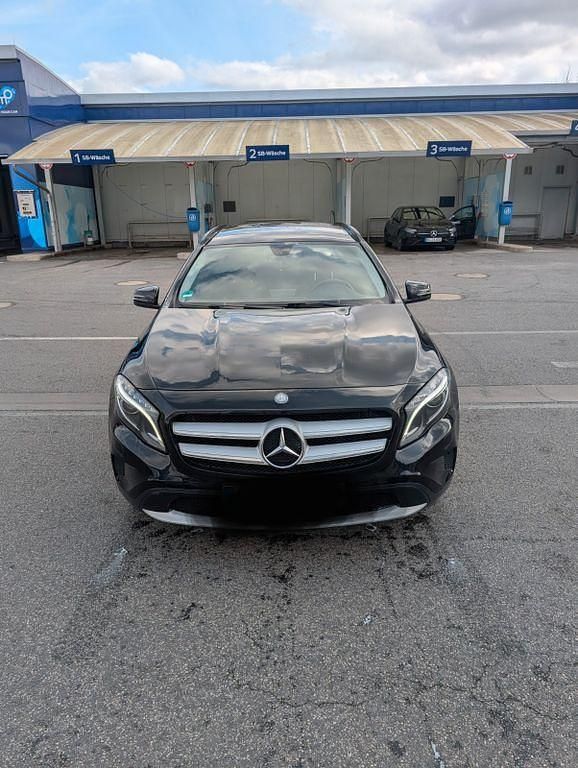 Gebraucht Mercedes GLA200 156 PS (114 kW) 2014 Schwarz SUV