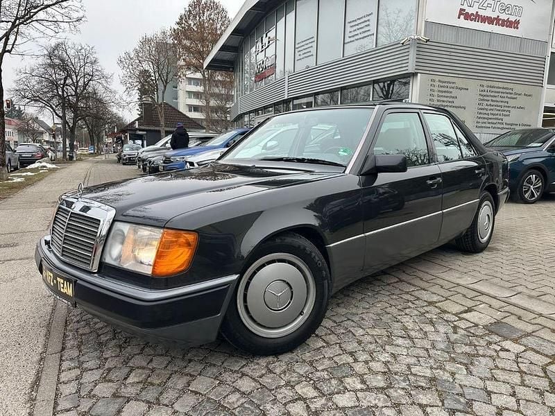 Gebraucht Mercedes 230 132 PS (97 kW) 1990 Schwarz Limousine