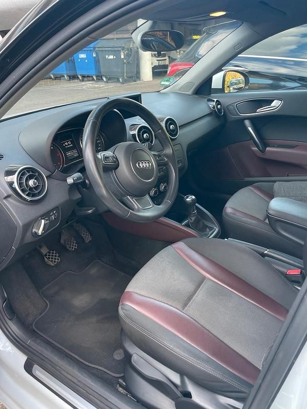 Gebraucht Audi A1 Sportback Ambition 105 PS (77 kW) 2014 Weiß Kleinwagen