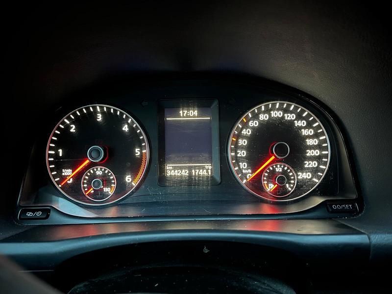 Gebraucht VW Touran 105 PS (77 kW) 2012 Silber Van / Kleinbus