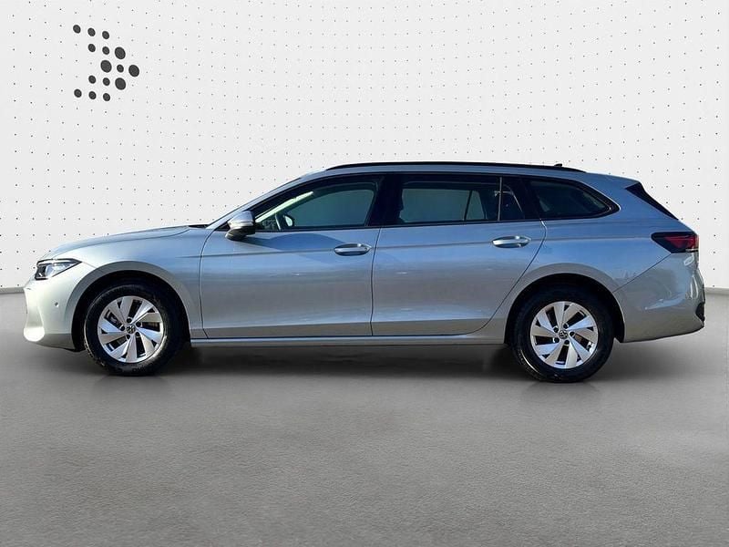 Gebraucht VW Passat Basis 150 PS (110 kW) 2025 Oyster silver metallic Kombi