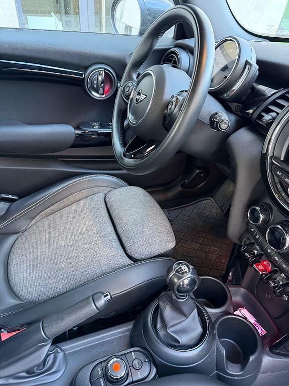 Second-hand Mini ONE 102 CP (75 kW) 2021 Negru Hatchback