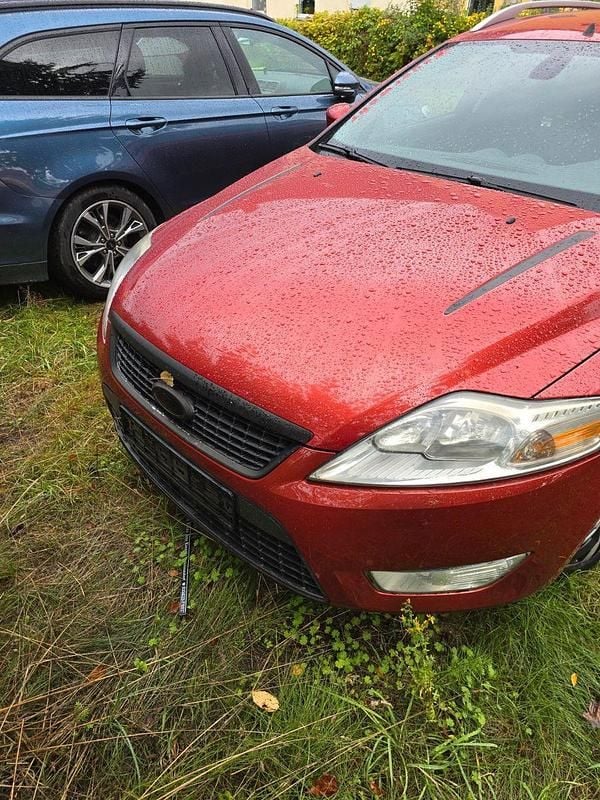 Rot Gebraucht 2009 Ford Mondeo Ghia Limousine | 899 € (Guter Preis) - Bild 1/4