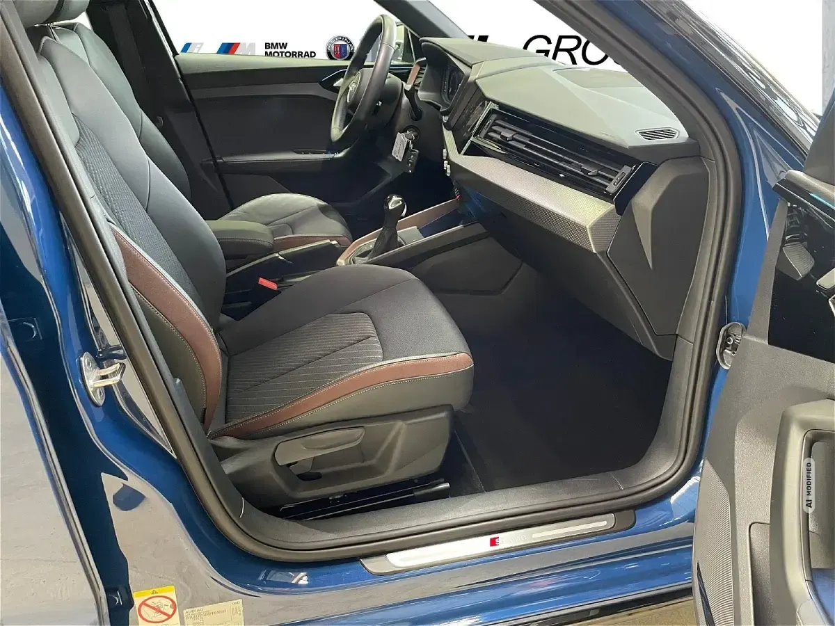 Gebraucht Audi A1 Sportback Competition 207 PS (152 kW) 2023 Blau metallic Kleinwagen