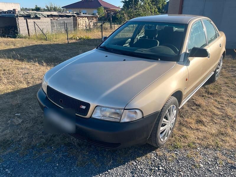 Second-hand Audi A4 102 CP (75 kW) 1996 Auriu Berlinǎ