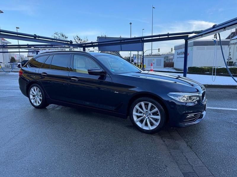 Blau Gebraucht 2018 BMW 520 Sport Line Limousine | 20.900 € (Guter Preis) - Bild 1/4