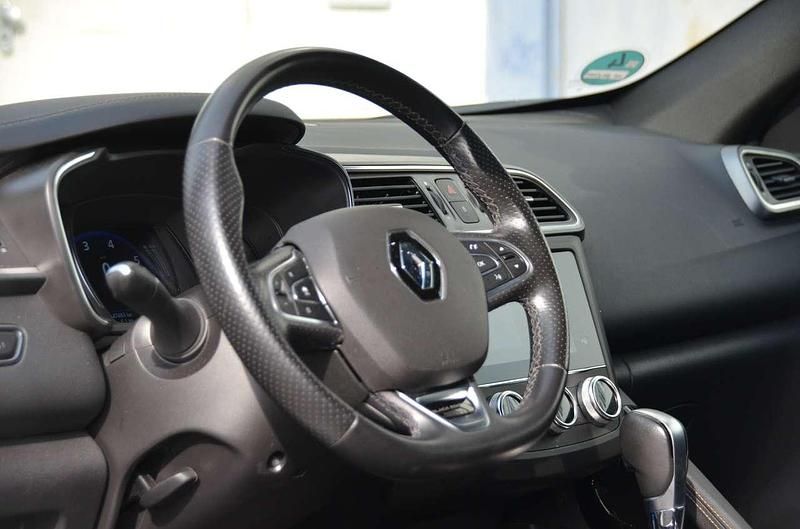 Gebraucht Renault Kadjar Black Edition 158 PS (116 kW) 2021 Weiss "nacre" SUV
