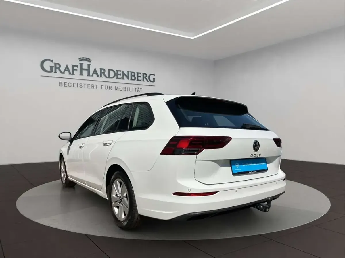 Gebraucht VW Golf VIII Life 150 PS (110 kW) 2023 Weiß Kombi