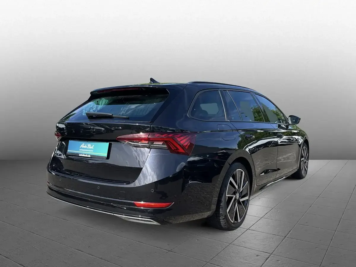 Gebraucht Skoda Octavia SportLine 190 PS (139 kW) 2023 Blackmagic perleffekt Kombi