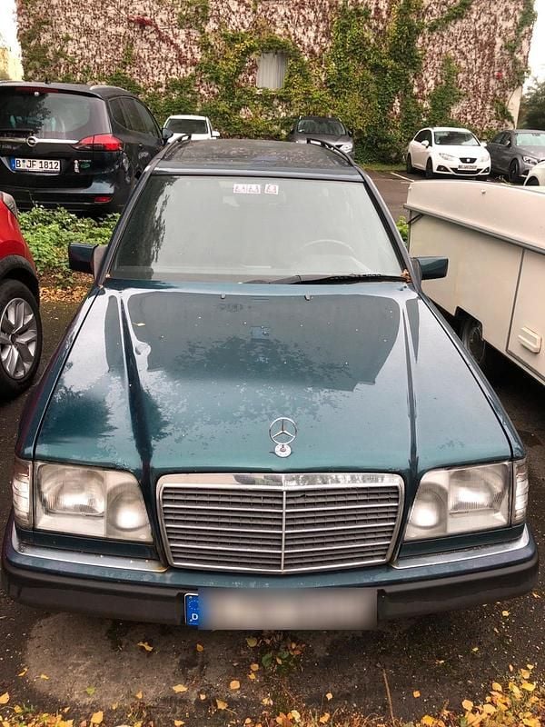 Grün Gebraucht 1996 Mercedes 300 Kombi | 4.750 € - Bild 1/4