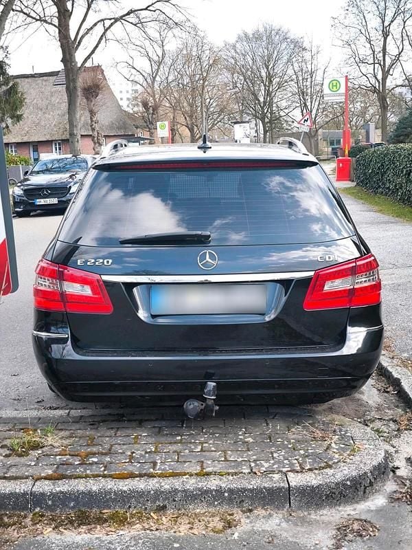 Gebraucht Mercedes E220 170 PS (125 kW) 2010 Schwarz Kombi