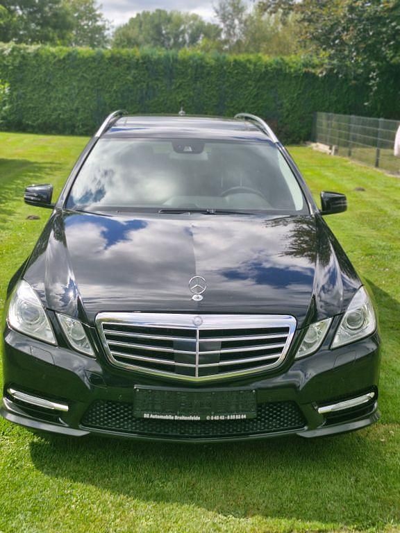 Schwarz Gebraucht 2012 Mercedes E350 Avantgarde Limousine | 9.500 € (Guter Preis) - Bild 1/4