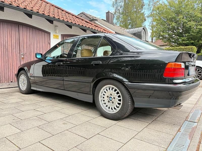 Gebraucht BMW 325 192 PS (141 kW) 1994 Schwarz Limousine
