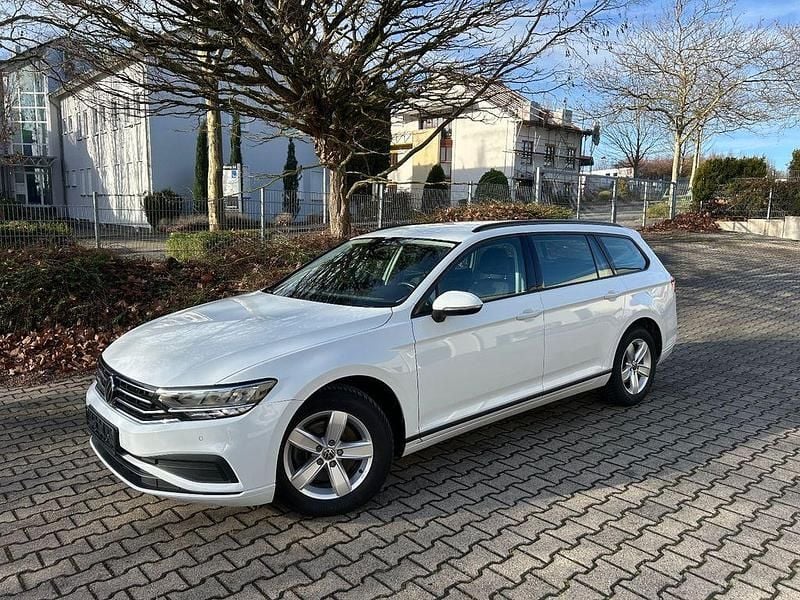 Weiß Gebraucht 2023 VW Passat Conceptline Kombi | 21.980 € (Superpreis) - Bild 1/4