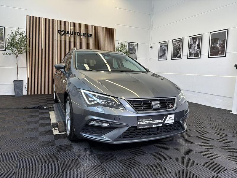 Grau Gebraucht 2018 Seat Leon FR Limousine | 17.950 € (Fairer Preis) - Bild 1/4